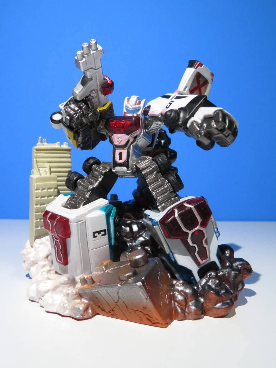 デカレンジャーロボ　戦隊ヒーロー　ロボ　フィギュア Amazon.co.jp: 超造形魂 スーパー戦隊ロボアーカイブ1